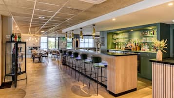 Bar (trong khuôn viên)