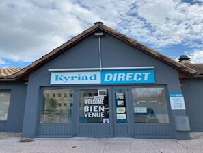 Exterior - Kyriad Direct Marseille Est - La Valentine (La Penne-sur-Huveaune)