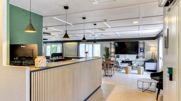 Reception - Campanile NATURE - Montpellier Sud (Montpellier)