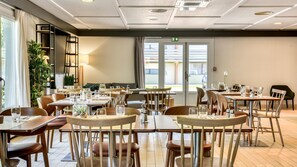 Breakfast and dinner served, French cuisine - Campanile NATURE - Montpellier Sud (Montpellier)