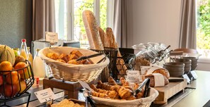 Frokostbuffé hver dag (mot et tillegg)