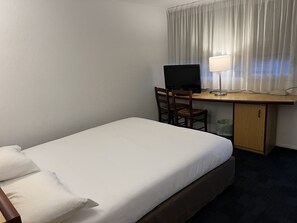 標準客房, 1 張標準雙人床 | 高級寢具、書桌、遮光布/窗簾、隔音