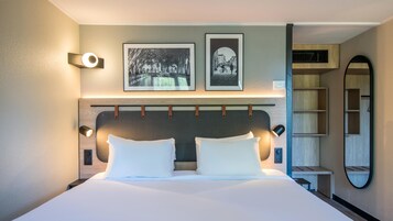 Superior Room, 1 King Bed | Premium bedding, desk, blackout drapes, soundproofing