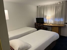 Ropa de cama de alta calidad, escritorio y cortinas blackout 