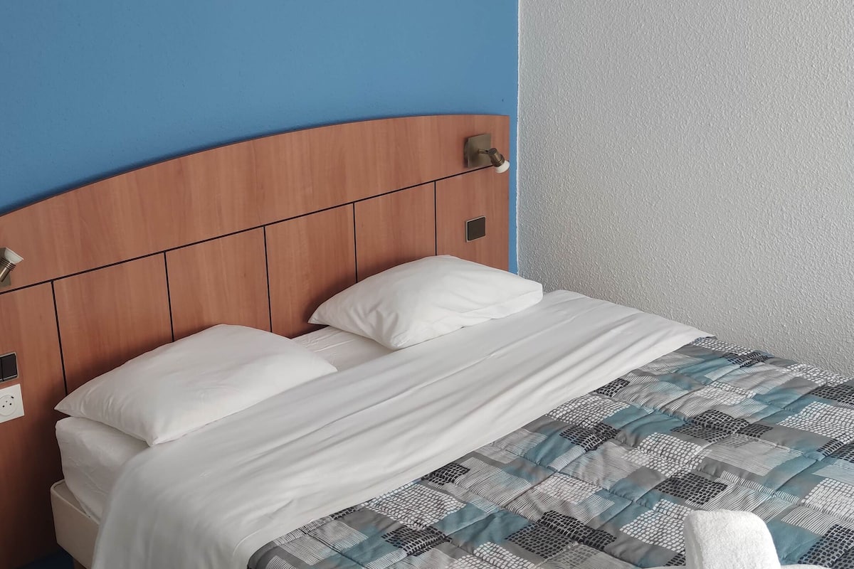 Standard Room, 1 Double Bed | Premium bedding, individually decorated, individually furnished, desk