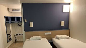 Standard Room, 2 Twin Beds | Desk, laptop workspace, blackout drapes, free WiFi