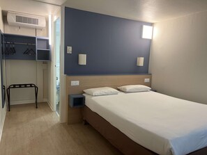 Standard Room, 1 Double Bed | Desk, laptop workspace, blackout curtains, free WiFi - Kyriad Direct Montpellier St Jean de Vedas – La Peyrière (Saint-Jean-de-Vedas)