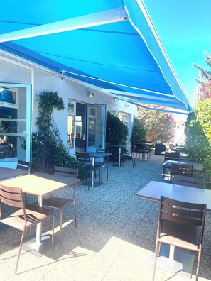 Terrace/patio - Kyriad Direct Montpellier St Jean de Vedas – La Peyrière (Saint-Jean-de-Vedas)