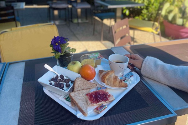 Daily buffet breakfast for a fee