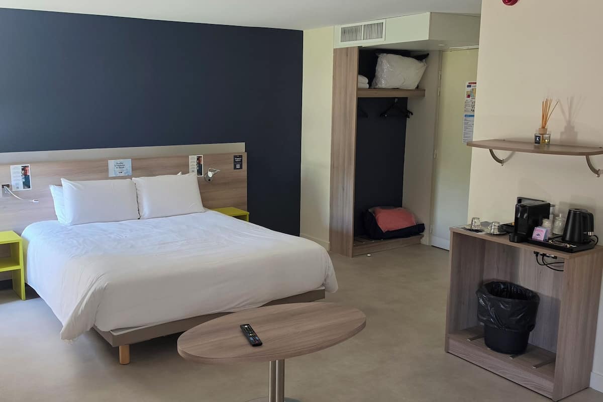 Superior Room, 2 Double Beds | In-room safe, desk, soundproofing, free WiFi