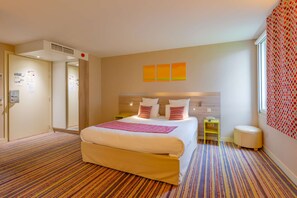 高级房, 2 张双人床 | 客房内保险箱、办公桌、隔音、免费 WiFi