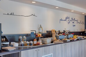 Café da manhã com buffet todos os dias mediante uma taxa