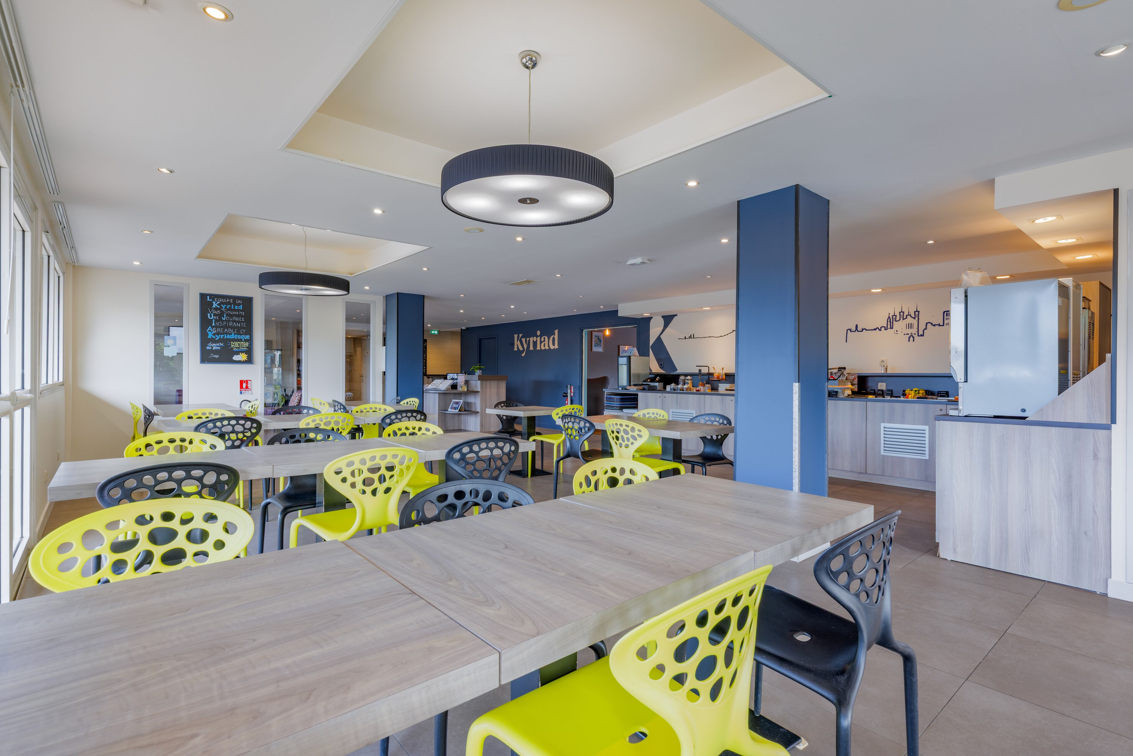 Se ofrece un desayuno bufé (14 EUR por persona)