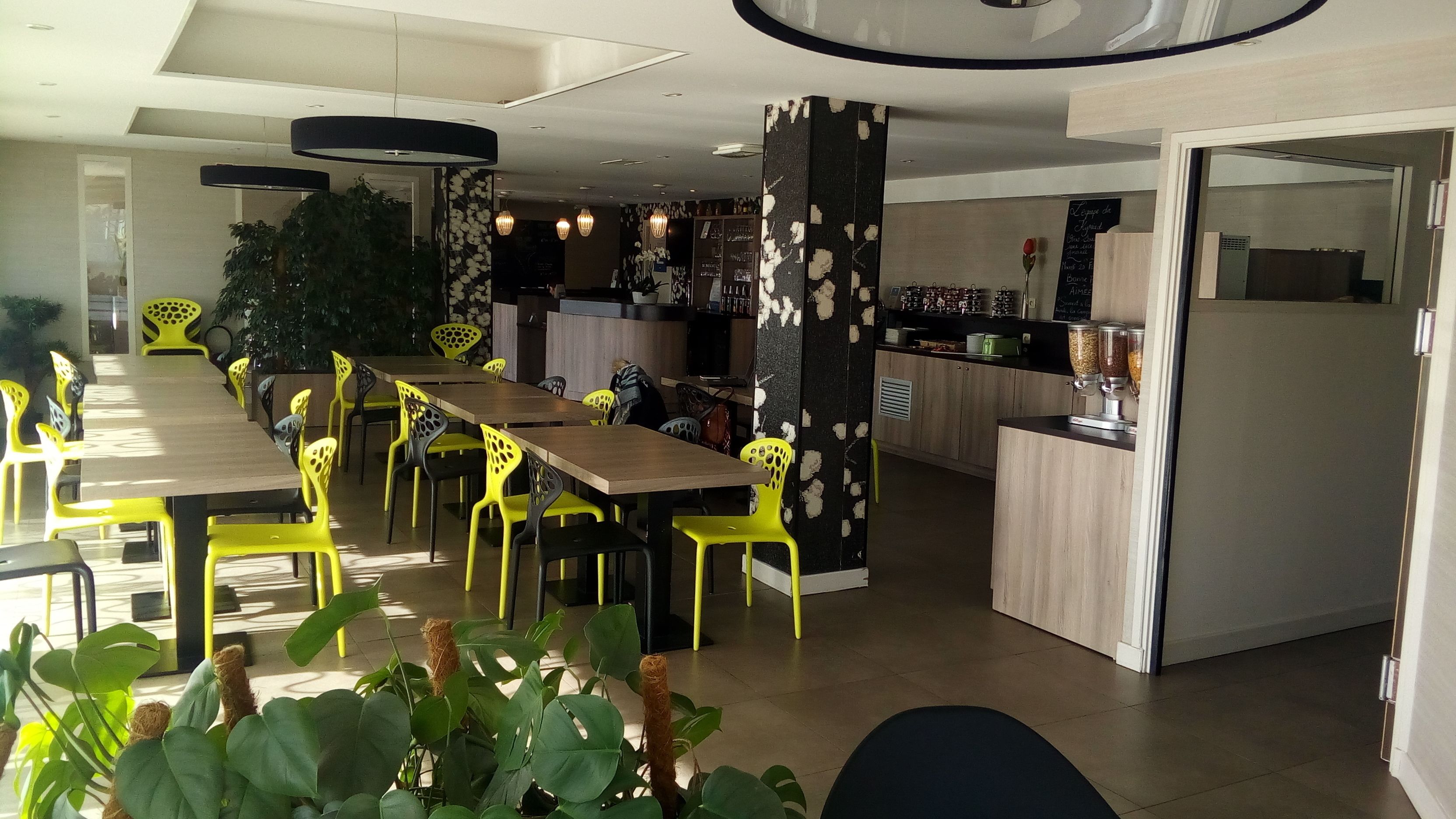 daily buffet breakfast (eur 14 per person)