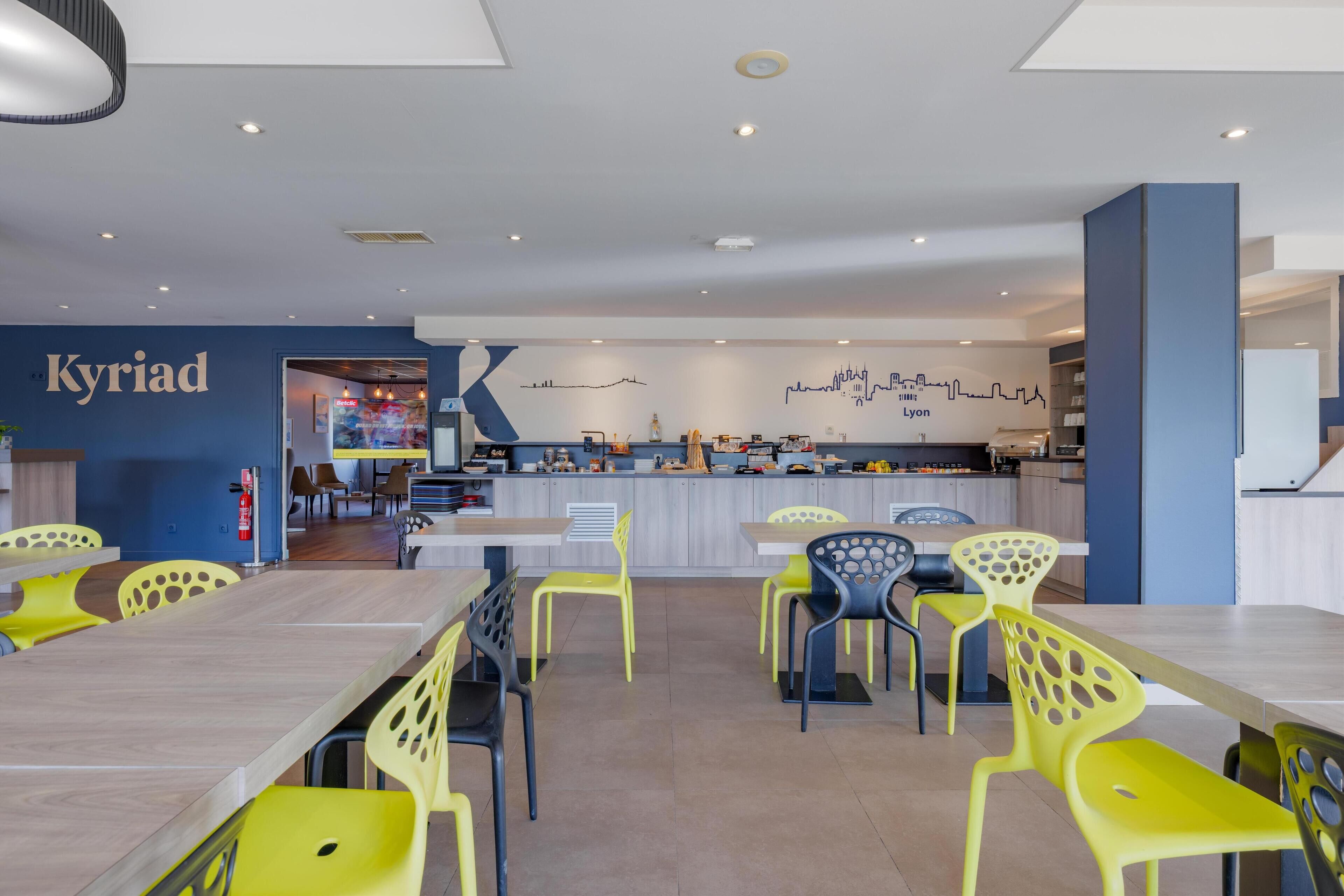 อาหารเช้าแบบบุฟเฟ่ต์ทุกวัน (EUR 14 ต่อคน)