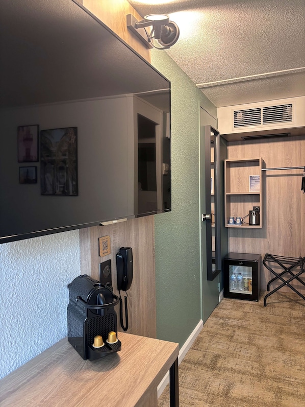 Ropa de cama de alta calidad, colchones Select Comfort, escritorio