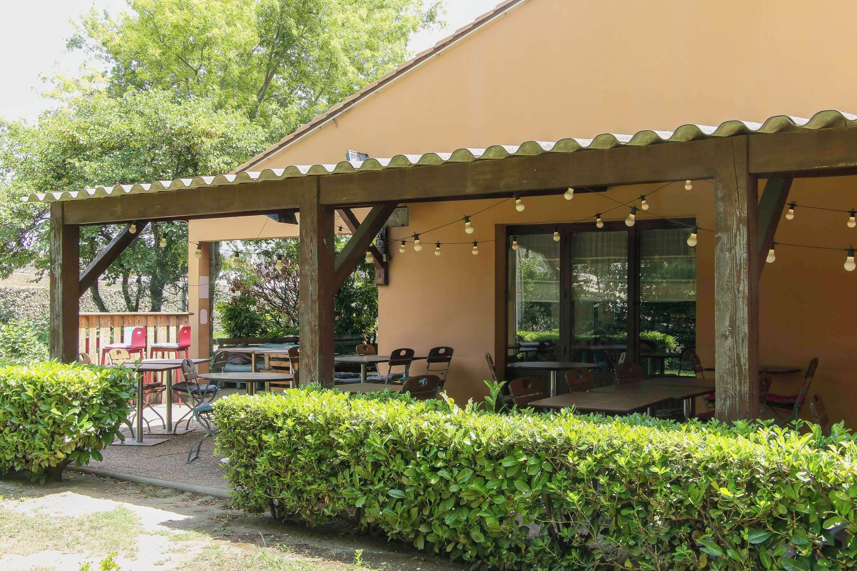 المنشأة من الخارج