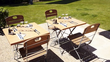 Breakfast, lunch and dinner served