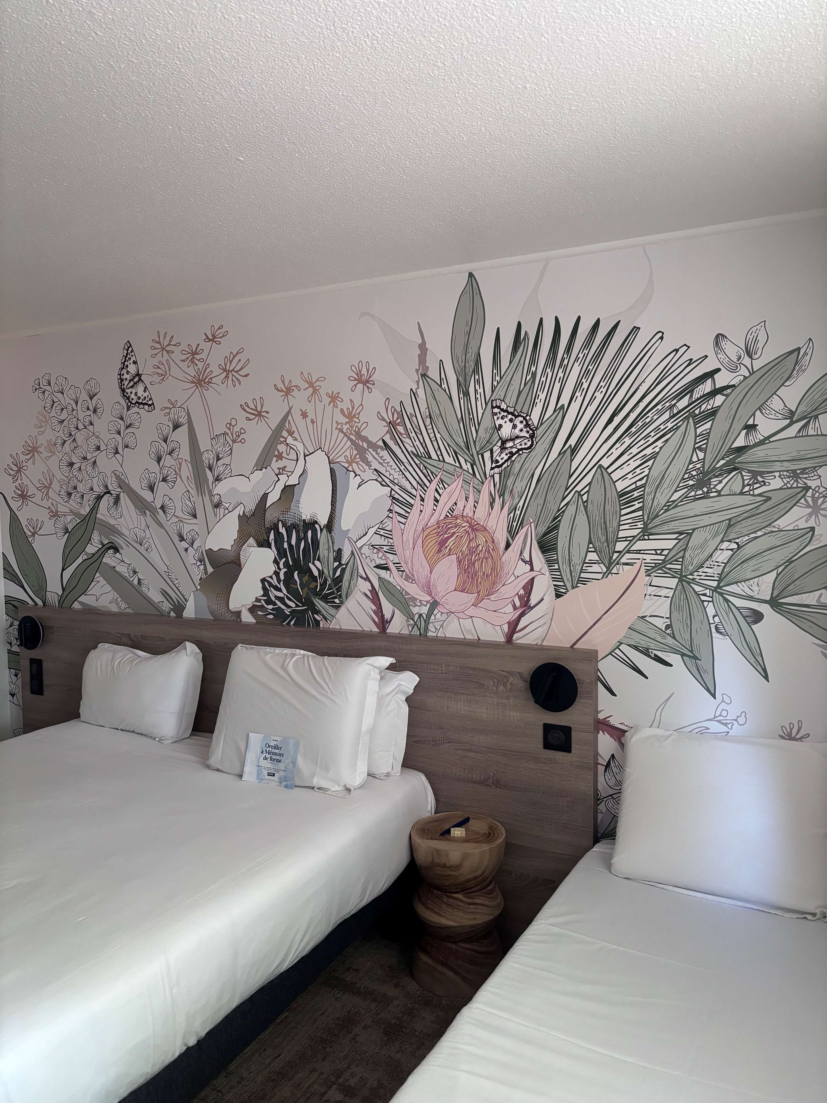 أغطية فراش متميزة وأسرّة سليكت كومفورت ومكتب