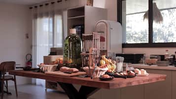Daily buffet breakfast (EUR 13.90 per person)