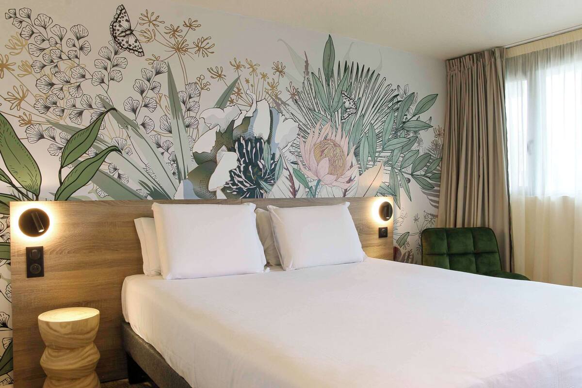 เครื่องนอนระดับพรีเมียม, เตียง Select Comfort, โต๊ะทำงาน