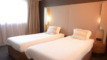 Standard Room, 2 Twin Beds | Desk, blackout drapes, soundproofing, free WiFi