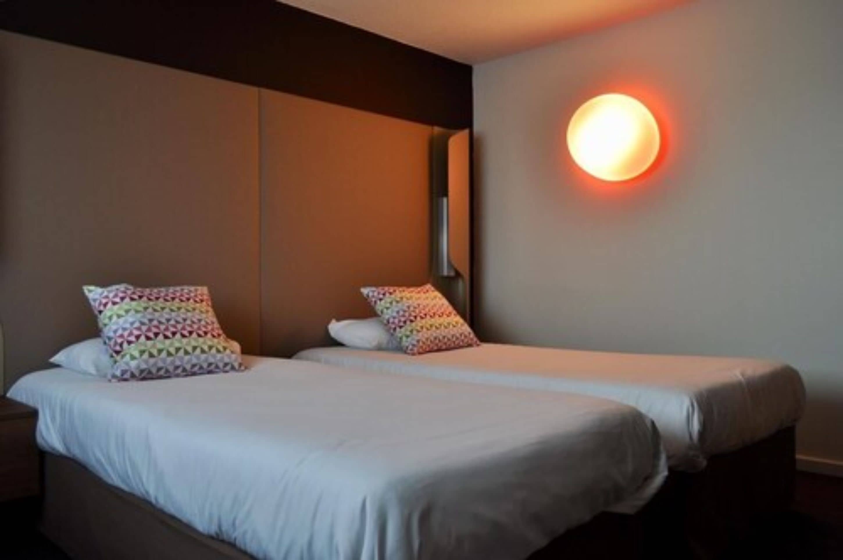 Standard Room, 2 Single Beds | Desk, blackout curtains, soundproofing, free WiFi