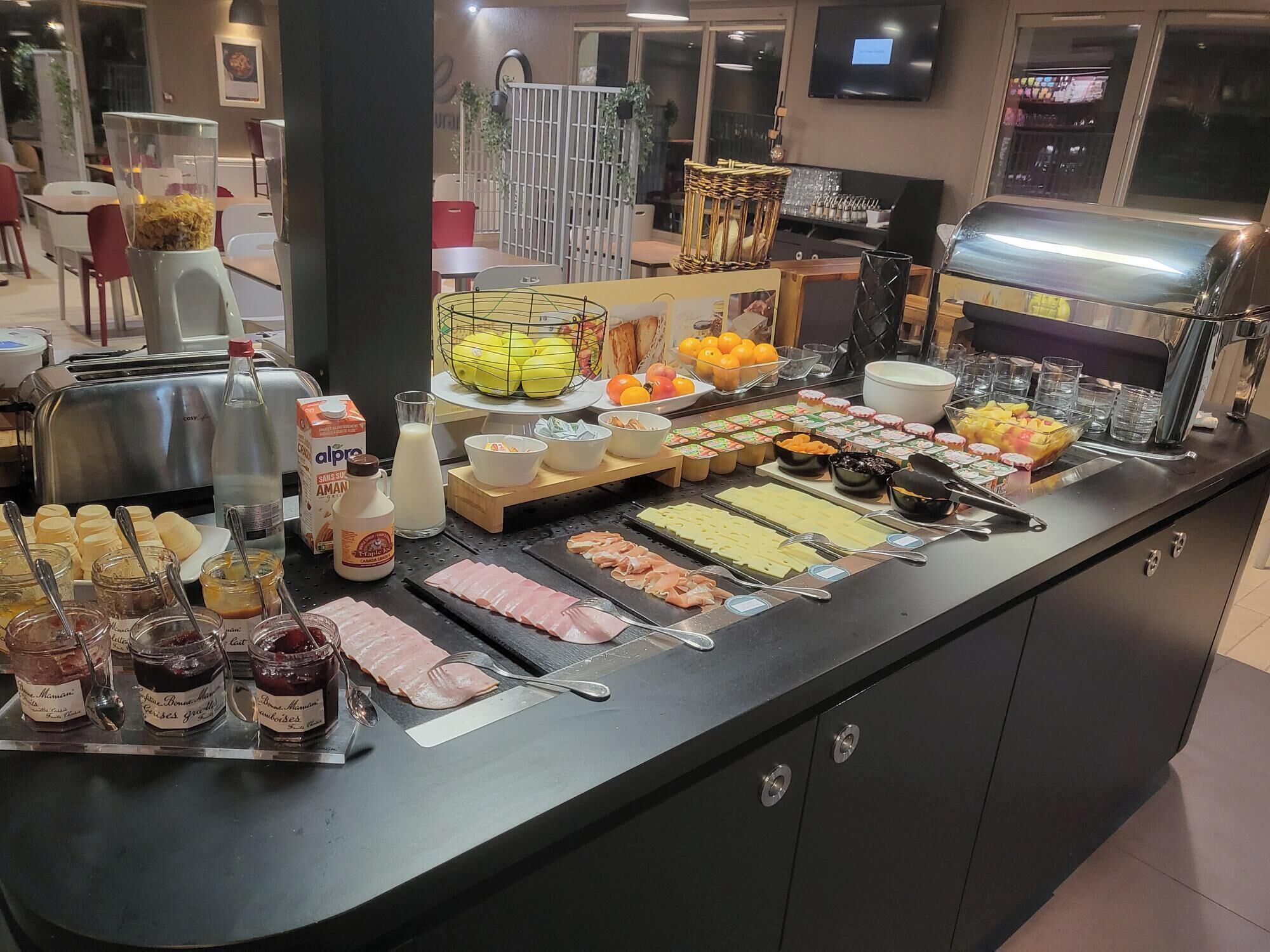 Daily buffet breakfast for a fee