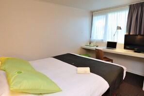 Habitación estándar, 1 cama matrimonial | Escritorio, cortinas blackout, wifi gratis y ropa de cama 