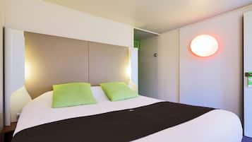 Standard Room, 1 Double Bed | Desk, blackout drapes, free WiFi, bed sheets
