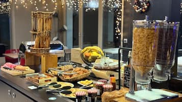 Frukostbuffé varje dag (EUR 14.9 per person)