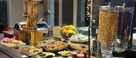 Daily buffet breakfast (EUR 14.9 per person)