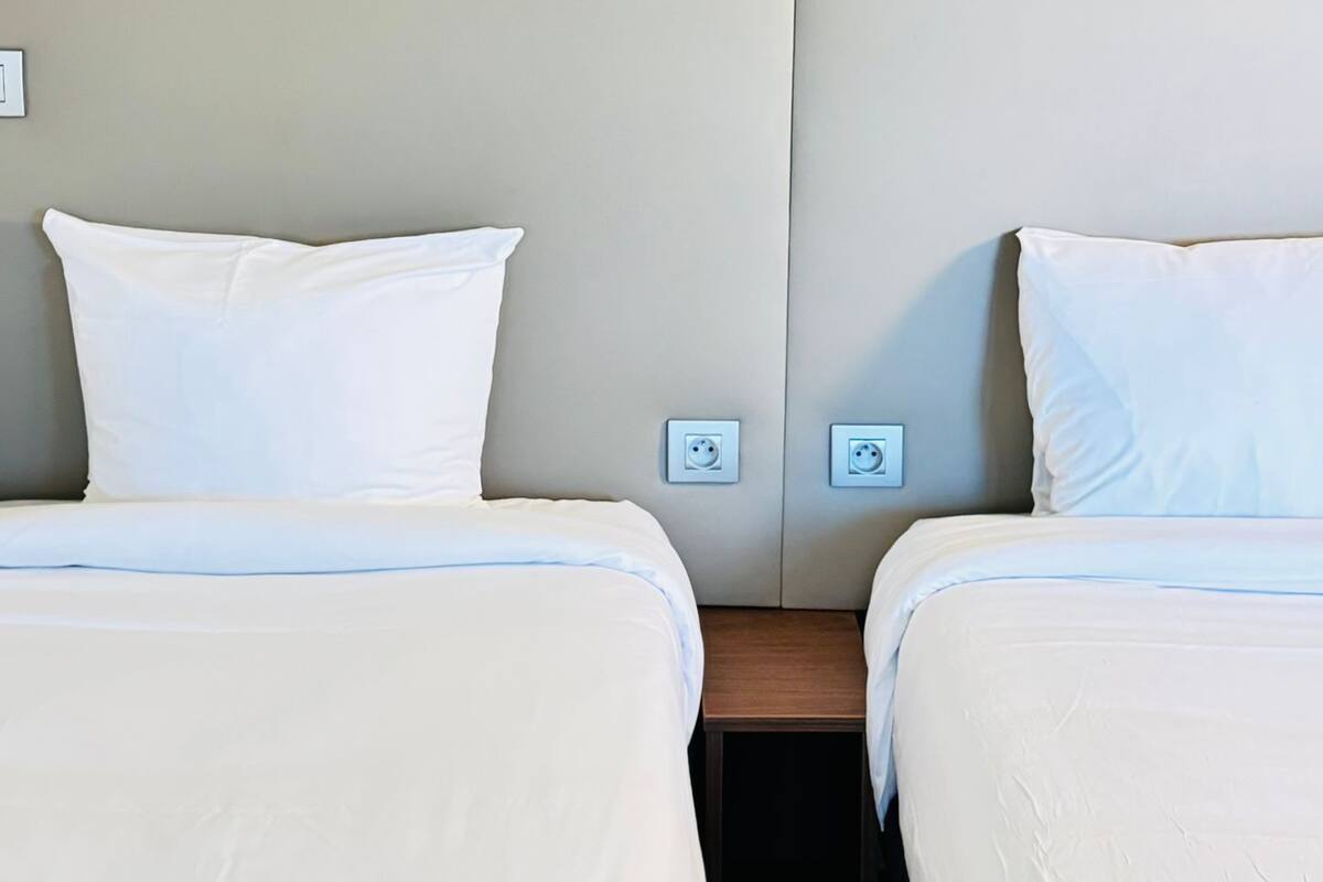 Habitación estándar, 2 camas individuales | Escritorio, cortinas blackout, wifi gratis y ropa de cama 