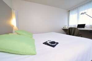 Standard Room, 1 Double Bed | Desk, blackout drapes, iron/ironing board, free WiFi - Campanile Pont A Mousson (Lesmenils)