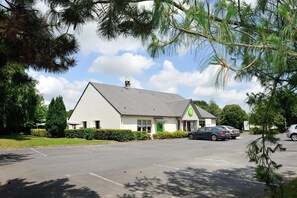Exterior - Campanile Pont A Mousson (Lesmenils)