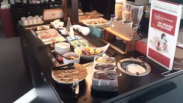 Dagelijks ontbijtbuffet (EUR 14.90 per persoon)