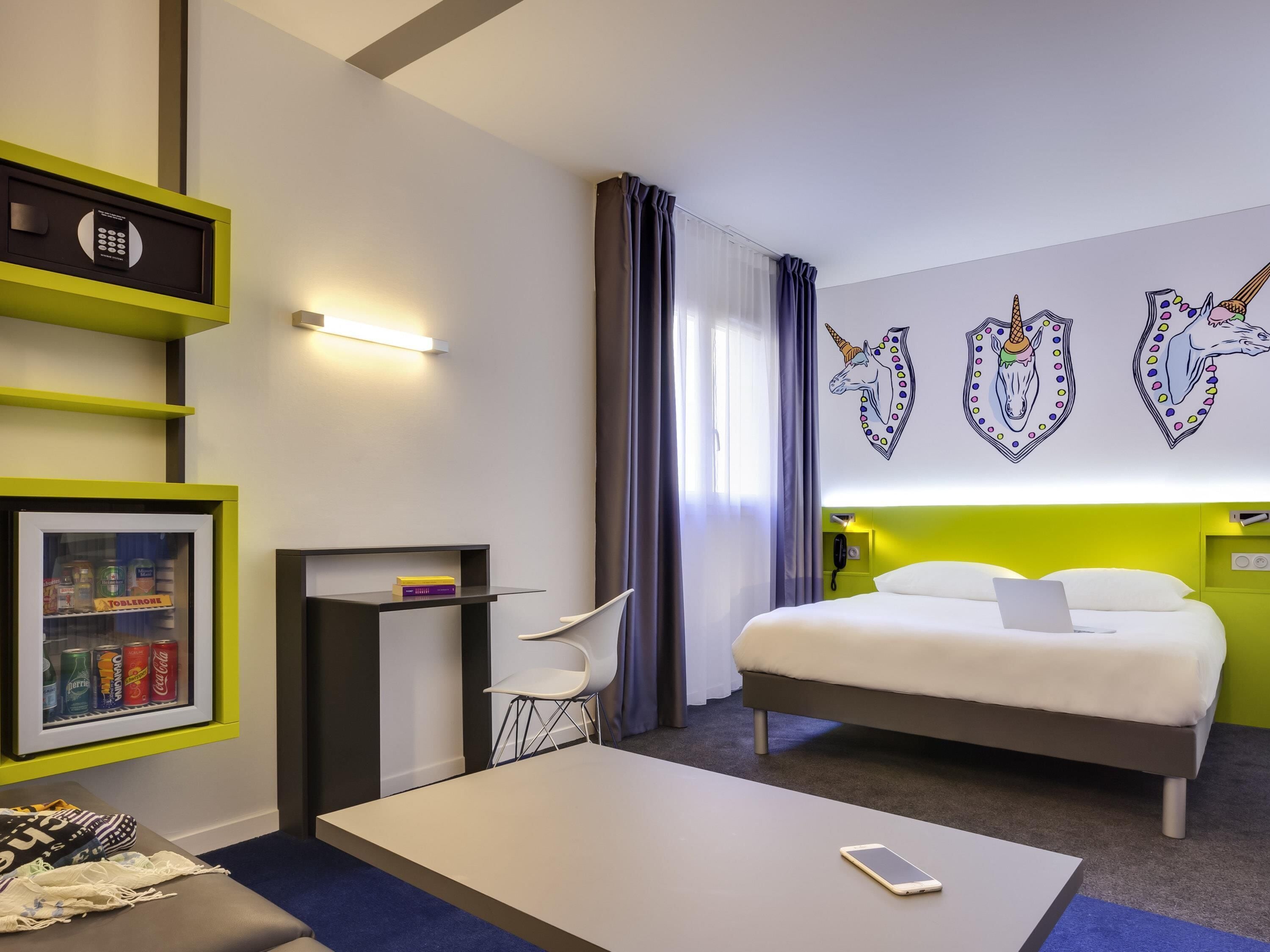 Suite Standar, 1 Tempat Tidur Double dengan tempat tidur Sofa | Seprai premium, minibar, brankas, dan meja kerja