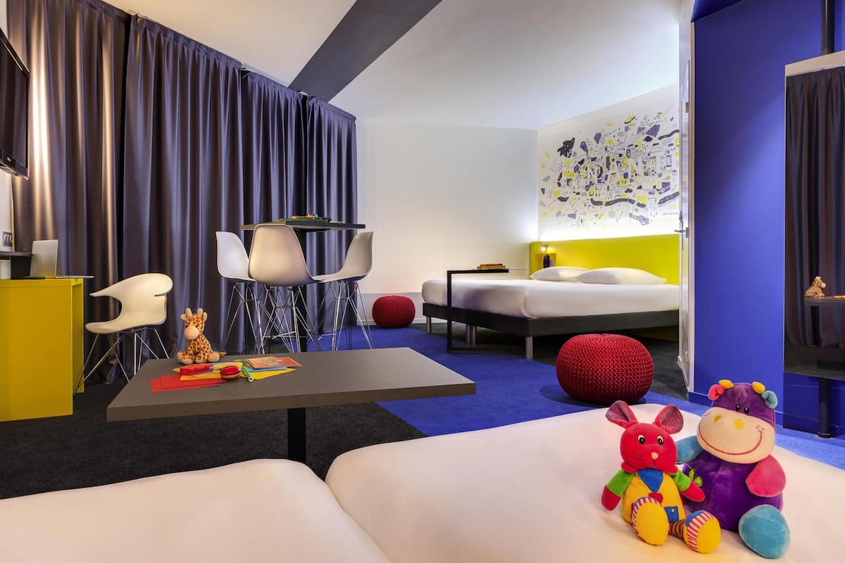 Suite familiale, Plusieurs lits (Standard) | Literie de qualité, minibar, coffre-fort, bureau