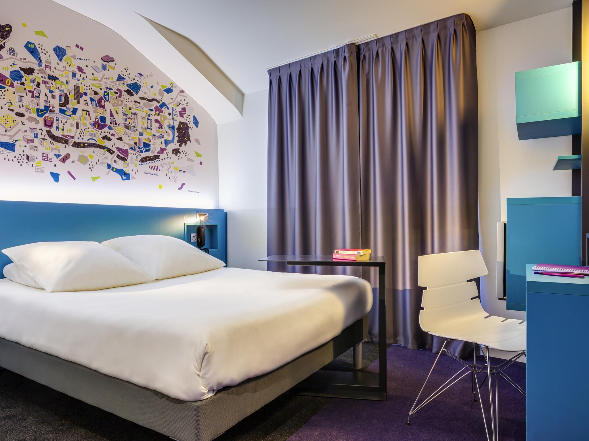 Hochwertige Bettwaren, Minibar, Zimmersafe, Schreibtisch