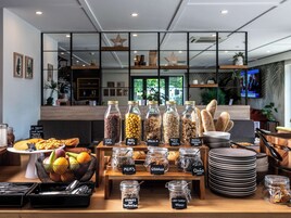 每日供应即点即煮早餐（每人 EUR 13.9）