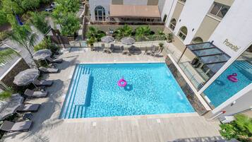 Outdoor pool, pool loungers