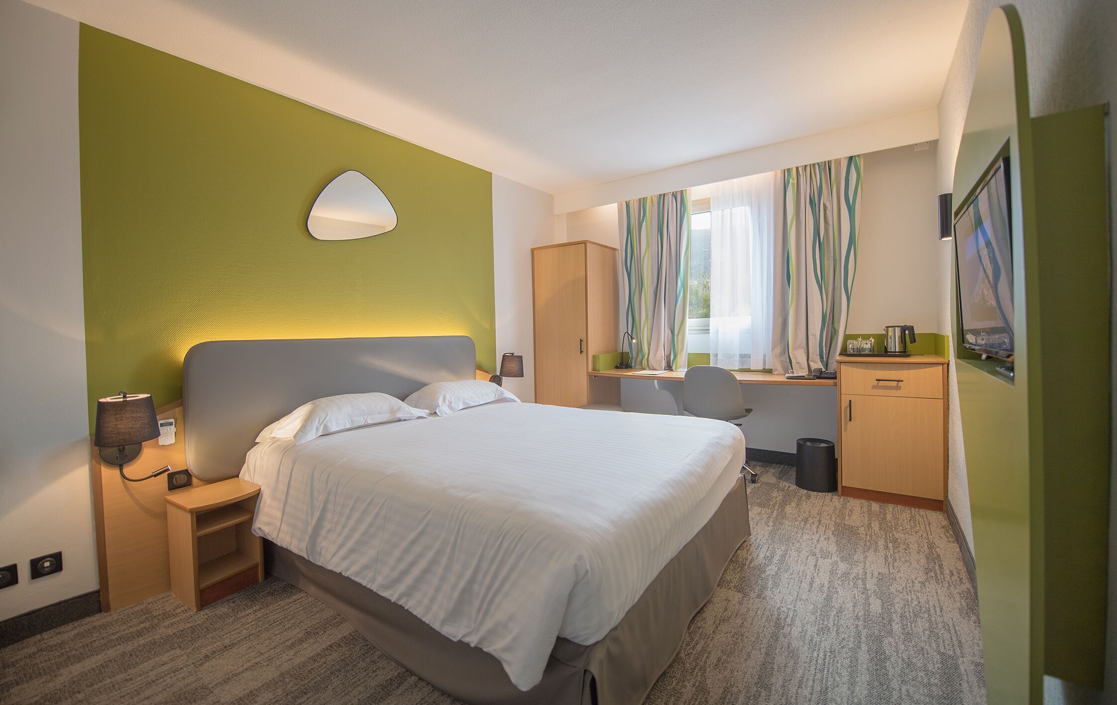 Coffres-forts dans les chambres, bureau, chambres insonorisées