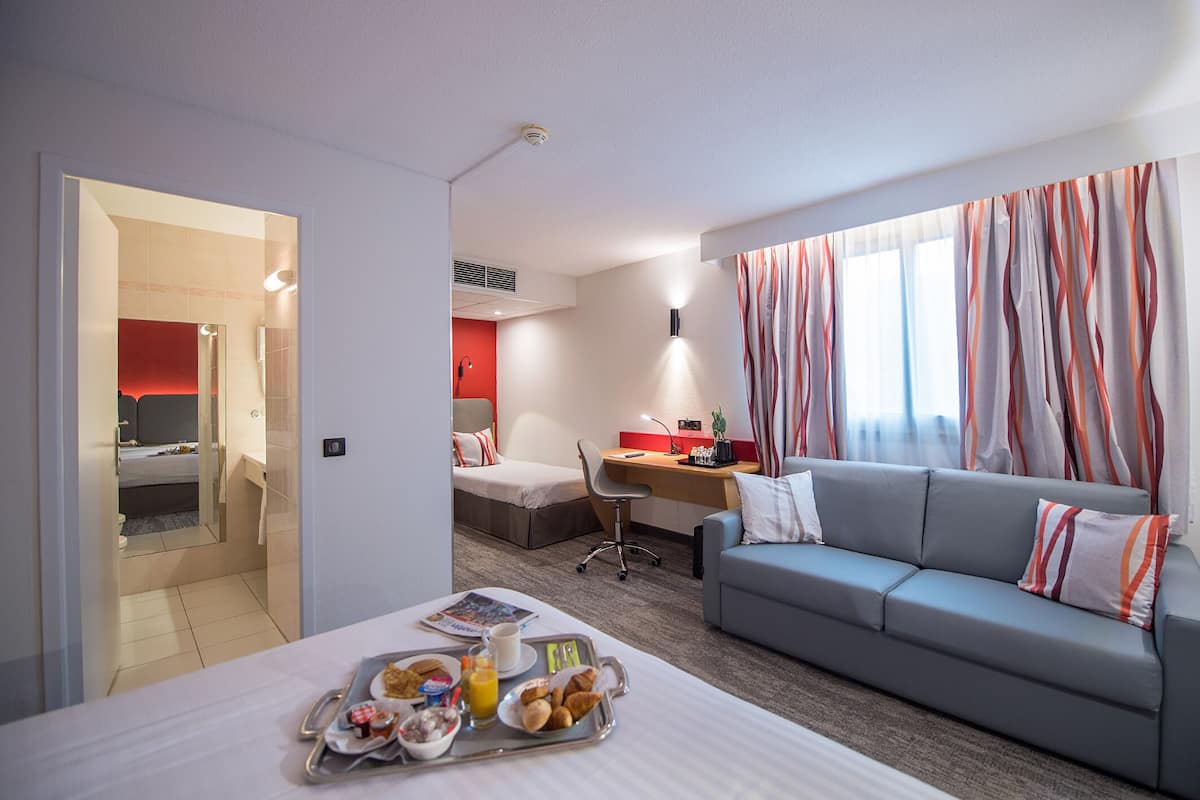 Quadruple Room | In-room safe, desk, soundproofing, free cribs/infant beds