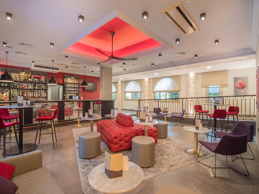 Lobby lounge