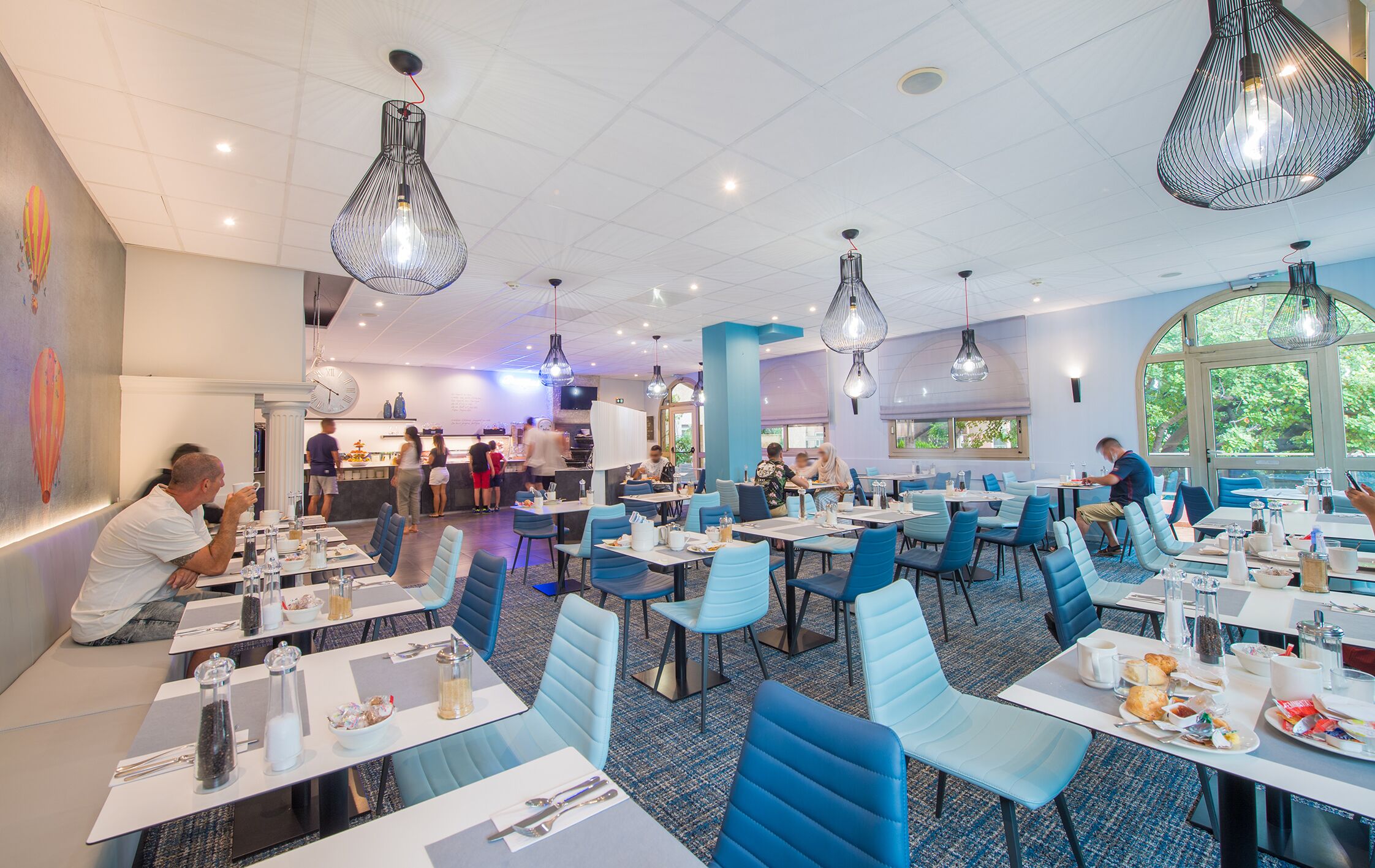 Desayuno buffet diario (EUR 17 por persona)