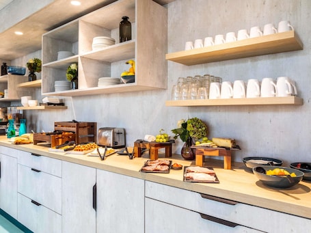 Free daily buffet breakfast . ibis Styles Paris Saint Denis Pleyel