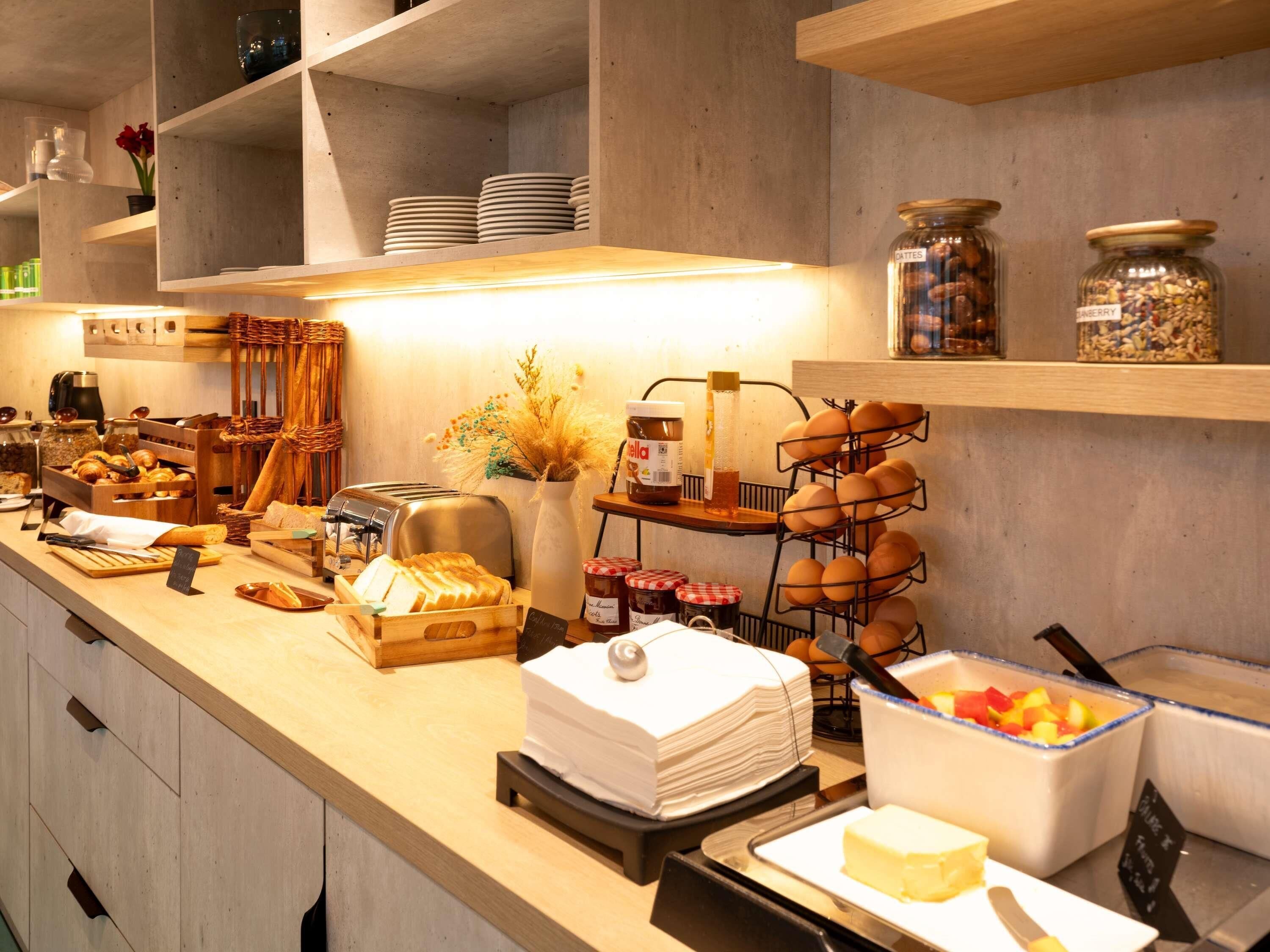 Free daily buffet breakfast 