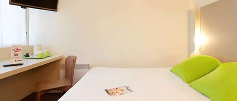 Standard Room, 1 Katil Kelamin (Double) | Peralatan tempat tidur premium, busa memori, peti besi dalam bilik