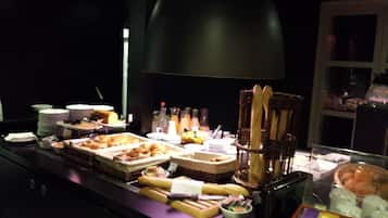 Morgenmadsbuffet hver dag (12.9 EUR pr. person)