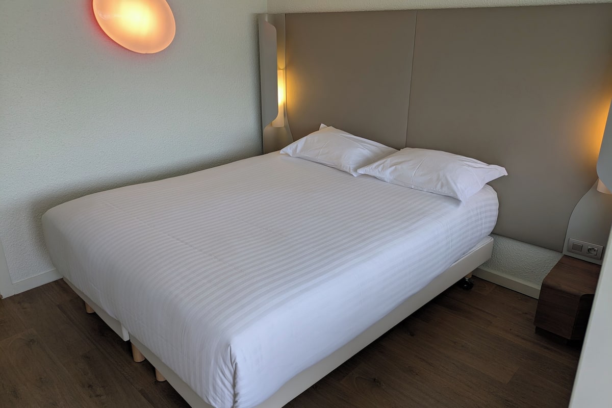 Standard Room, 1 Queen Bed | Premium bedding, desk, soundproofing, iron/ironing board (on request)
